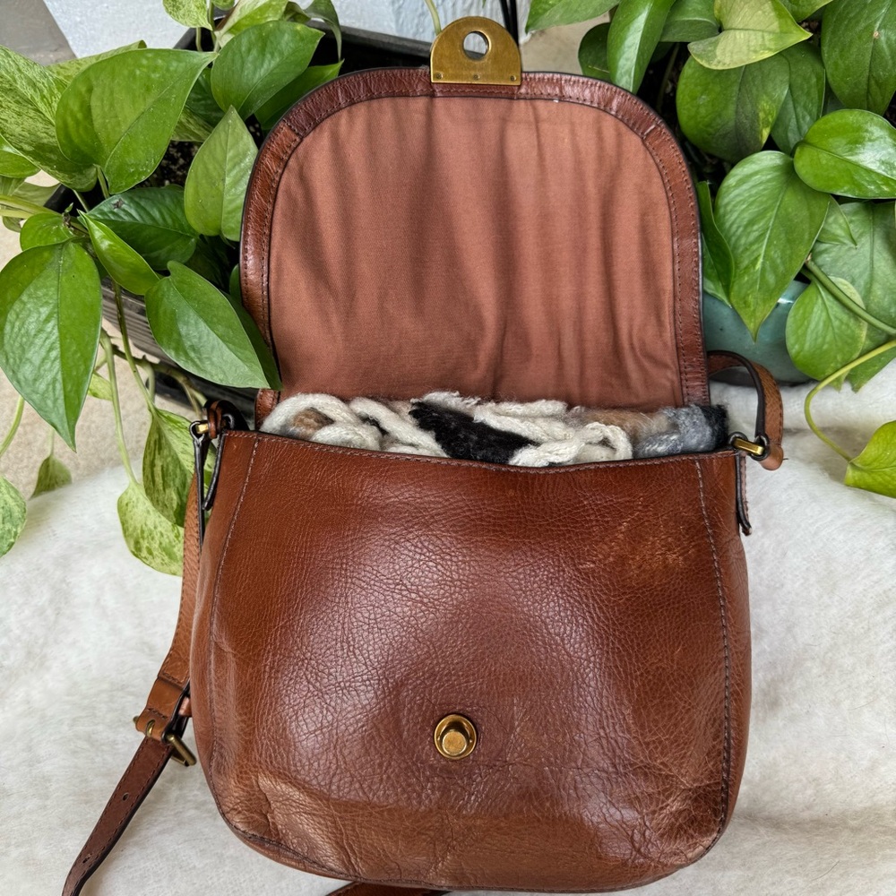 Fossil Emi Saddle Bag leather cross body messenger shoulder bag adjustable strap - Picture 3 of 16